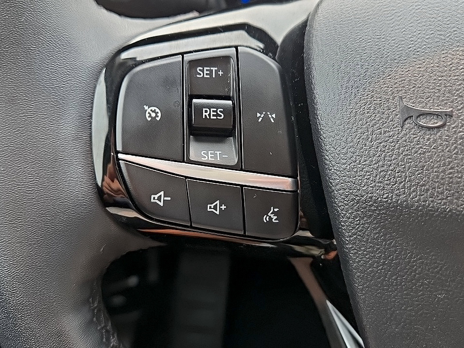 Certified 2023 Ford Escape Active AWD/4WD image 13