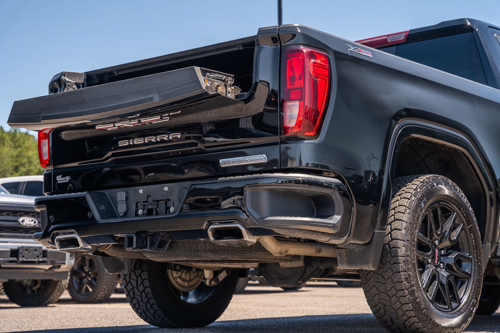 Used 2022 GMC Sierra 1500 Elevation w/ Elevation Premium Package AWD/4WD image 17