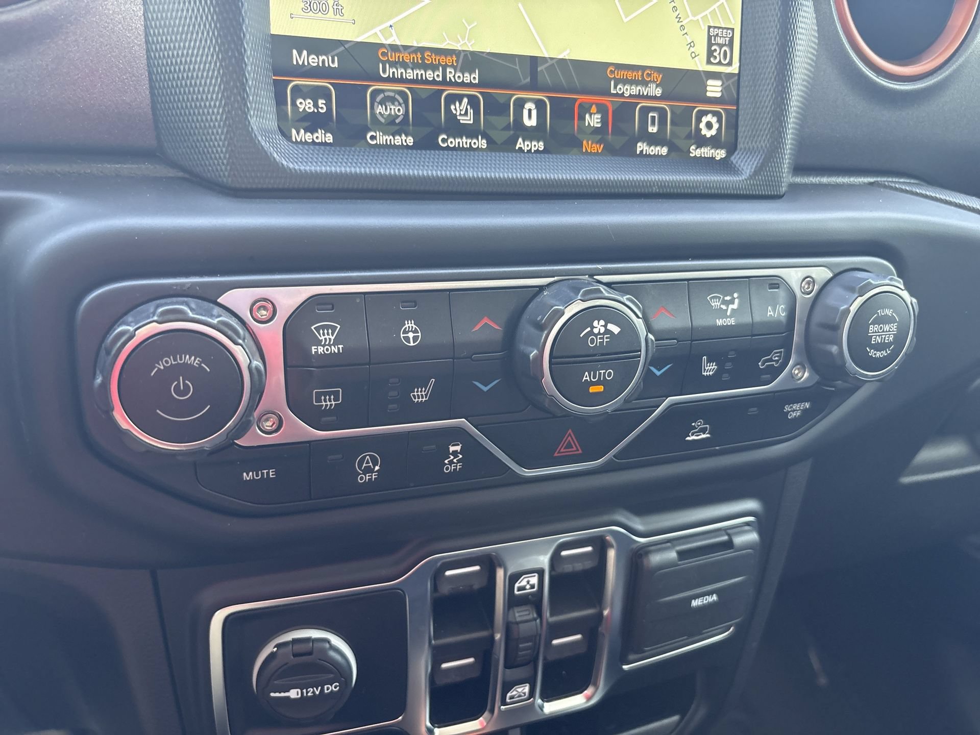 Used 2023 Jeep Gladiator Mojave w/ LED Lighting Group AWD/4WD image 6