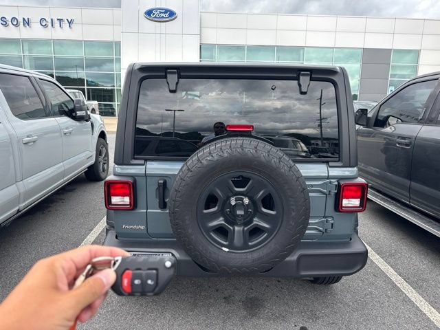 Used 2025 Jeep Wrangler Sport AWD/4WD image 16