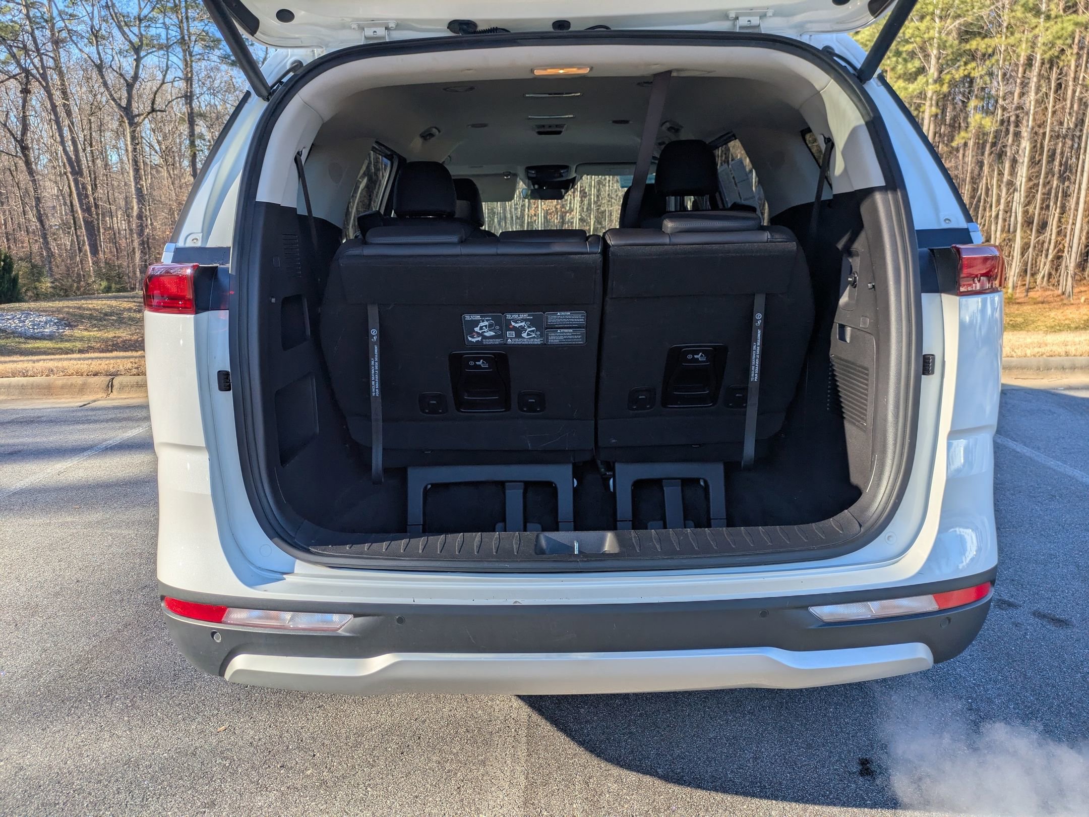 Used 2024 Kia Carnival EX image 29