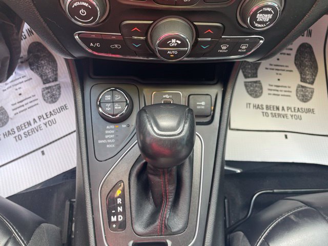 Used 2022 Jeep Cherokee Trailhawk w/ Trailer Tow Group AWD/4WD image 17