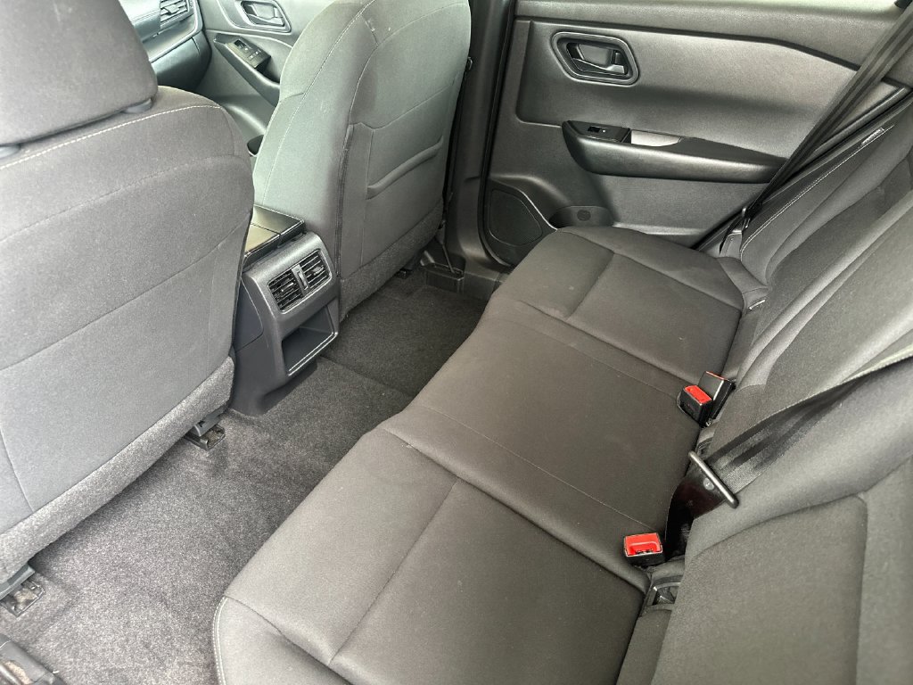 Used 2024 Nissan Rogue S FWD image 11