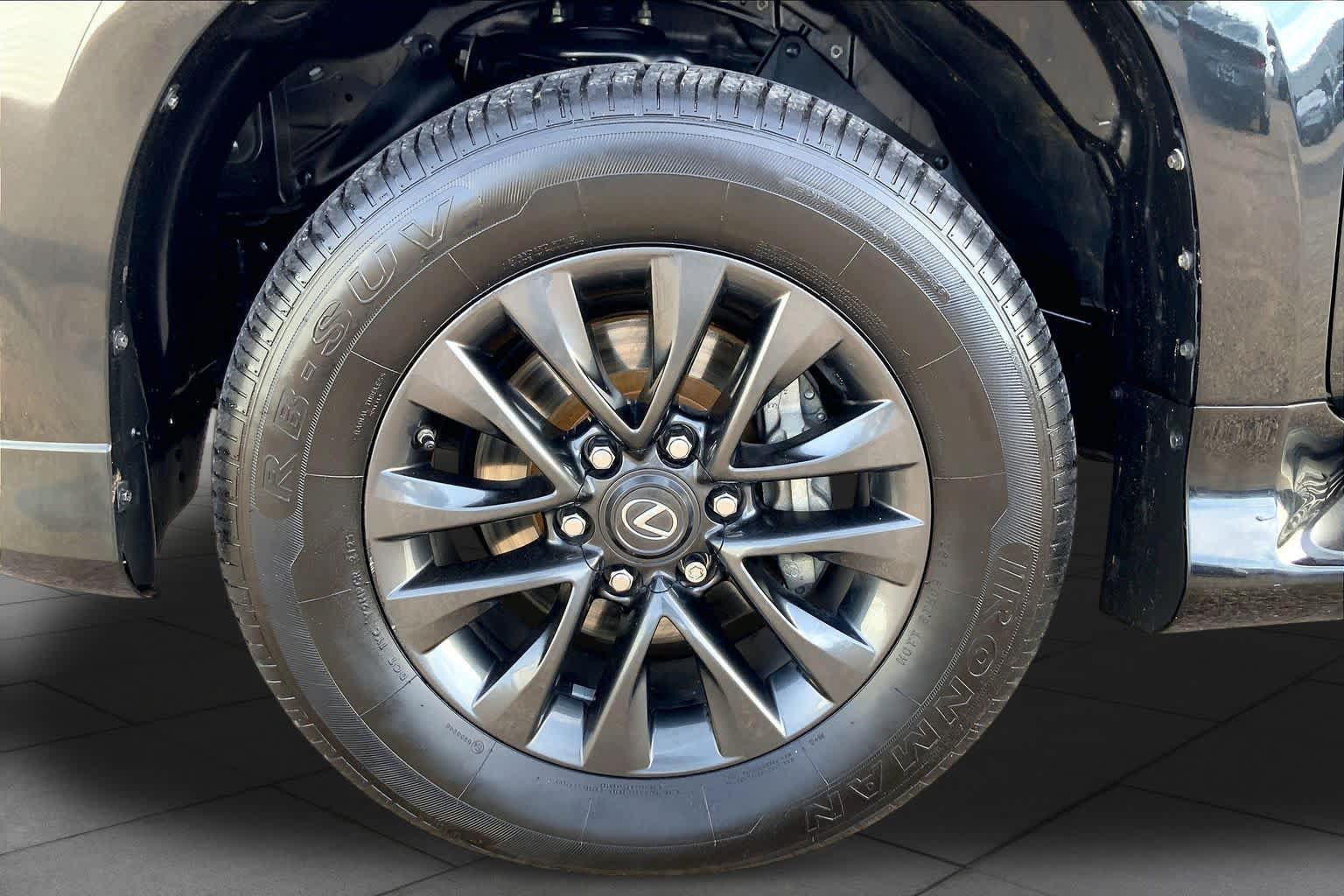 Used 2022 Lexus GX 460 Premium w/ Premium Package AWD/4WD image 11