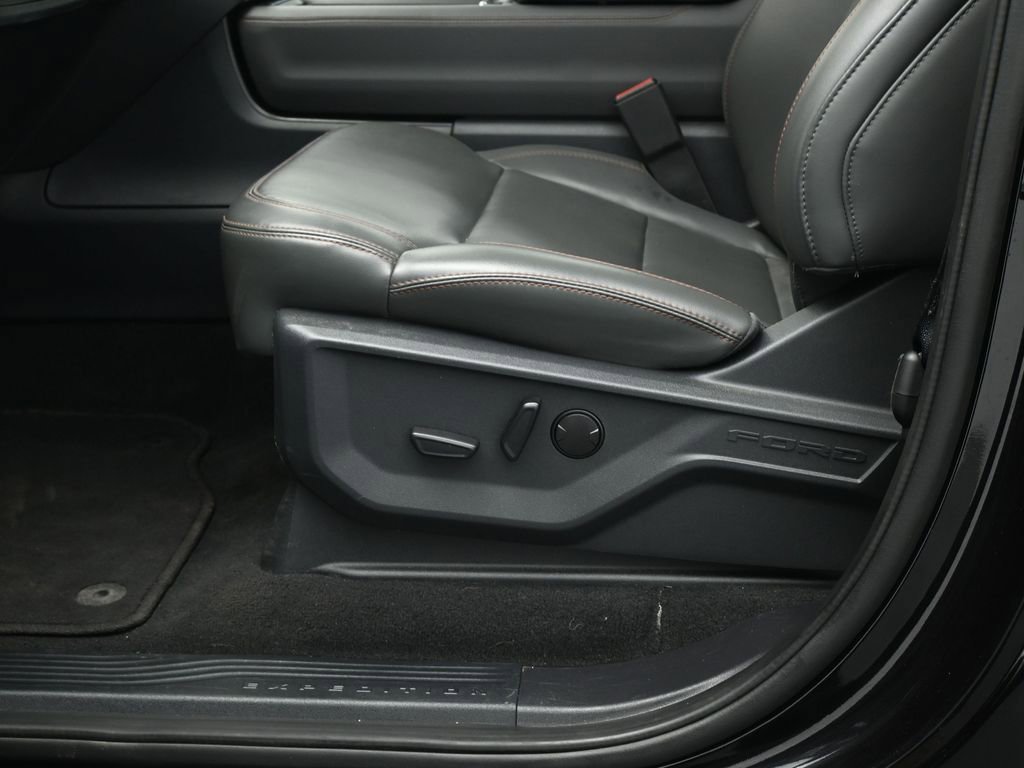 Certified 2025 Ford Expedition Active image 11
