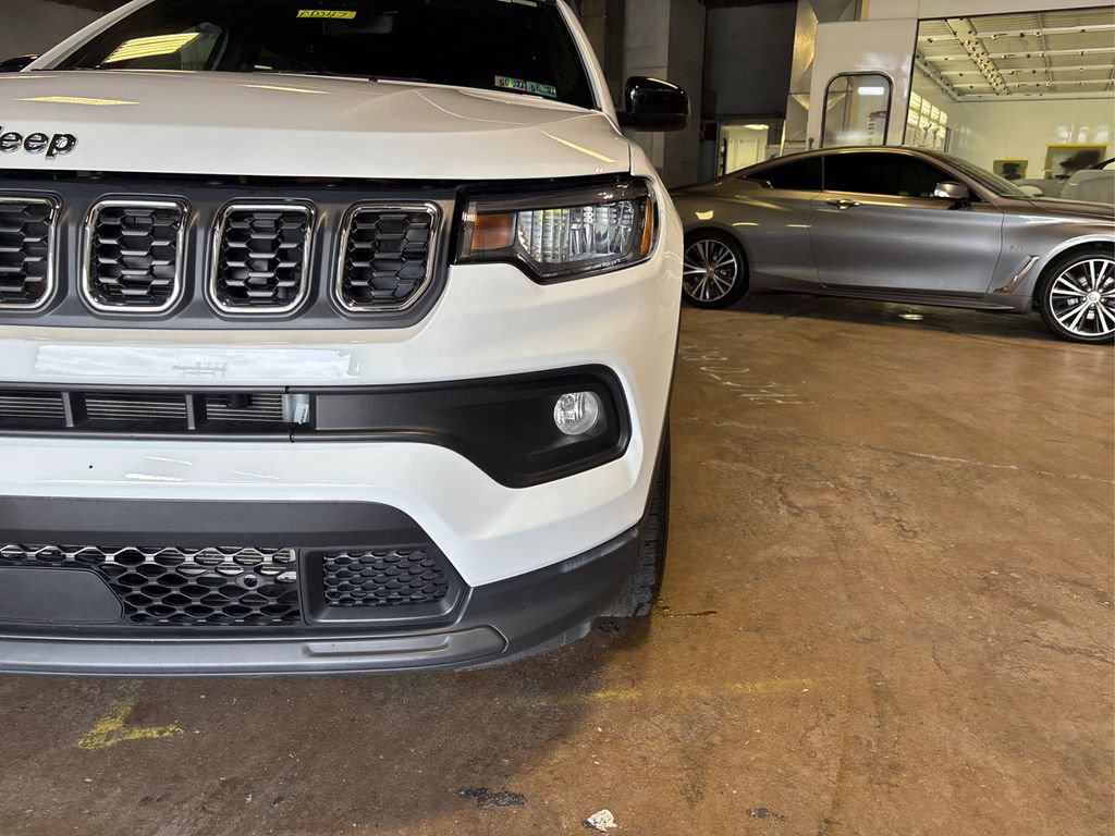 Used 2025 Jeep Compass Latitude AWD/4WD image 21