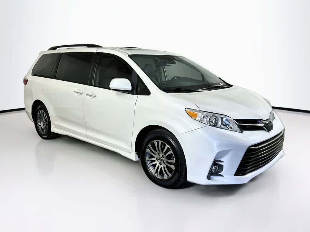 Used 2020 Toyota Sienna XLE w/ XLE Navigation Package FWD image 22