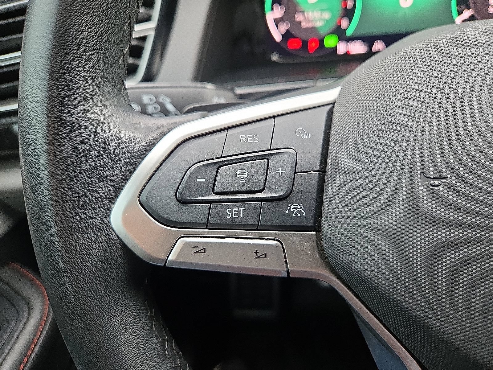 Used 2025 Volkswagen Atlas Peak Edition SE AWD/4WD image 22