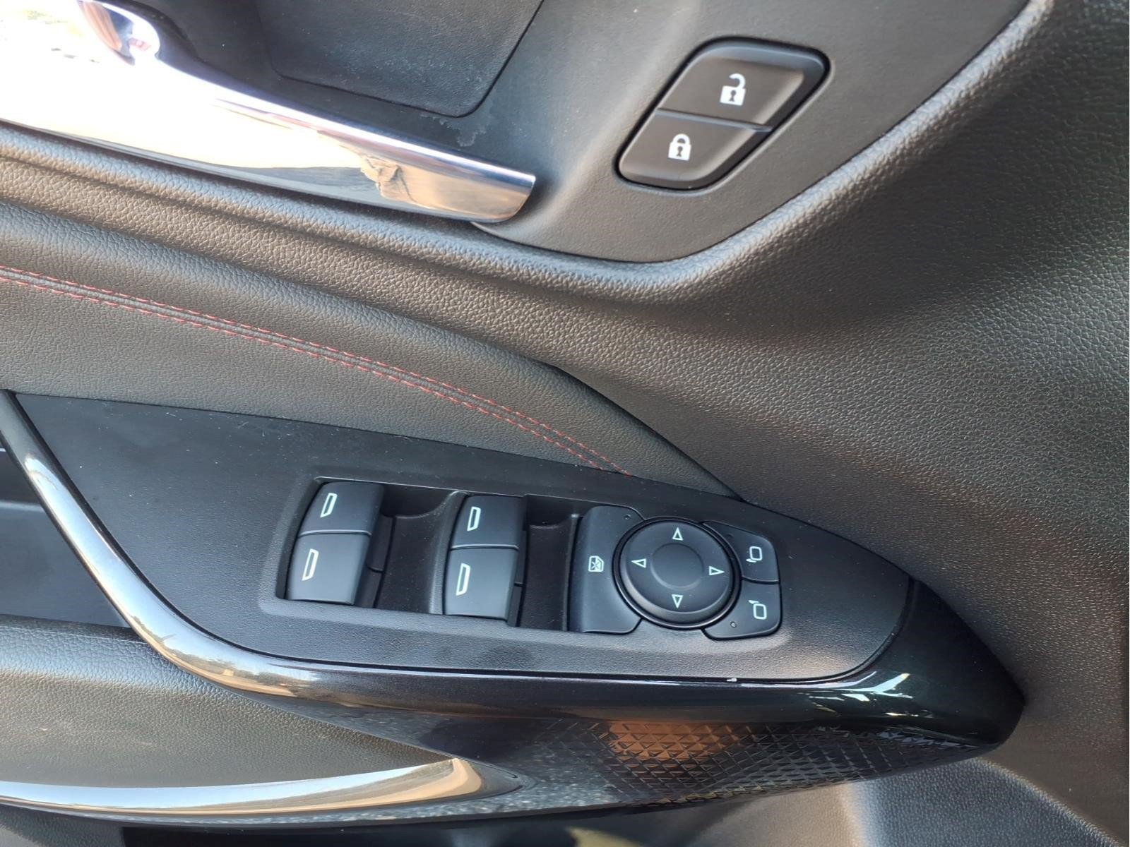 Used 2024 Chevrolet Trax RS w/ Sunroof Package FWD image 25