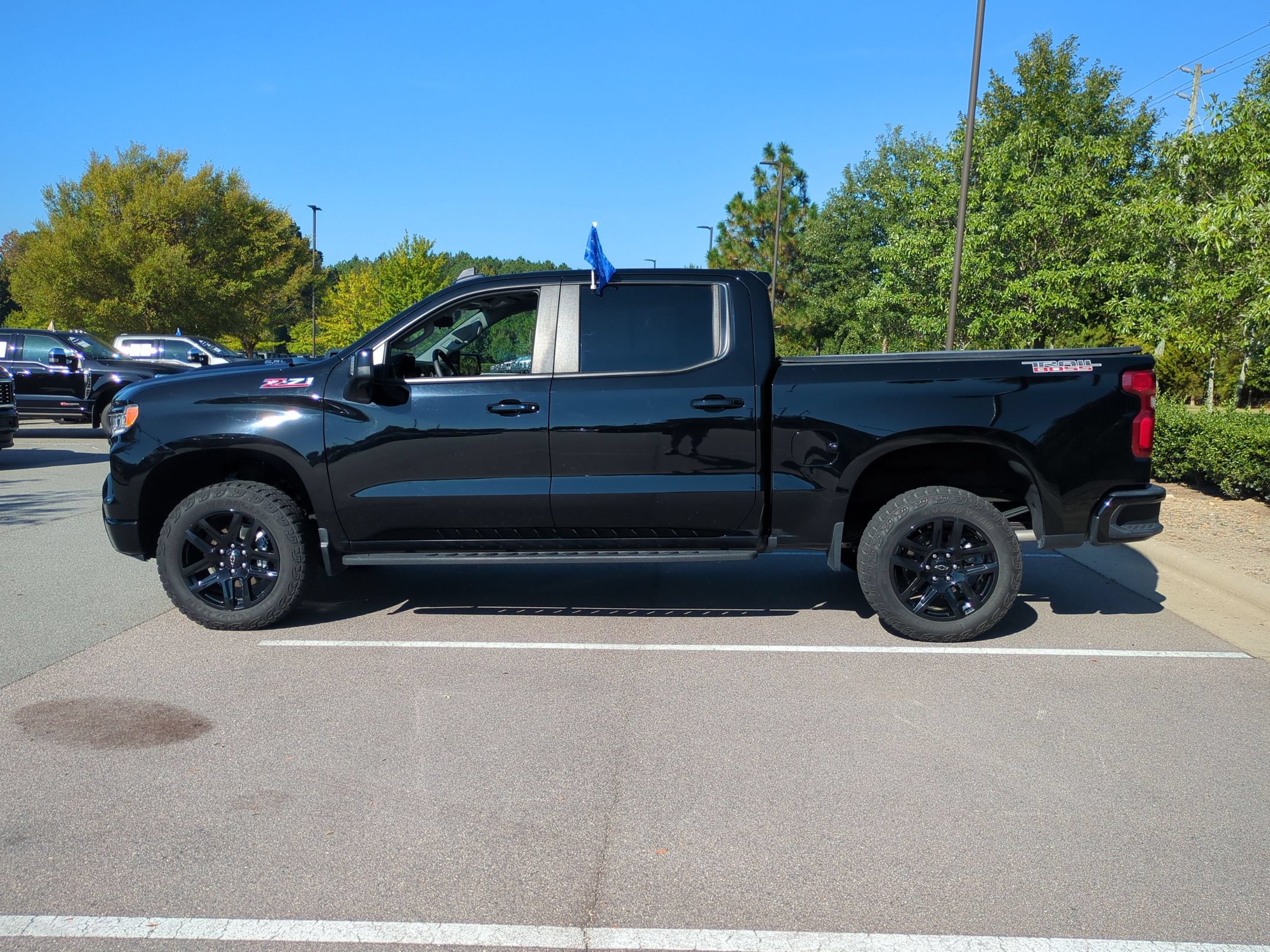 Used 2024 Chevrolet Silverado 1500 LT Trail Boss w/ Convenience Package II AWD/4WD image 7