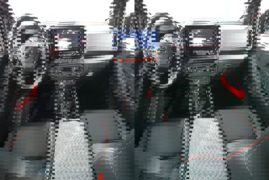 Used 2025 Nissan Frontier PRO-4X w/ Pro Premium Package AWD/4WD image 11