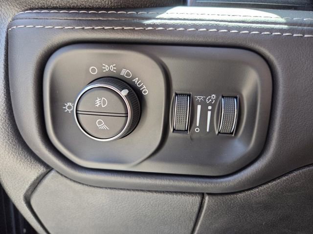 Used 2025 RAM 3500 Limited AWD/4WD image 23