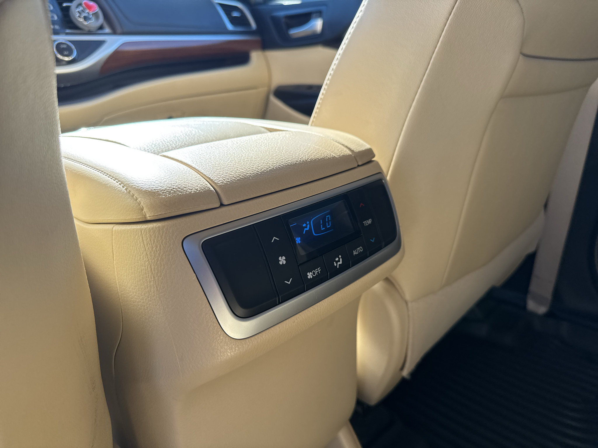 Used 2017 Toyota Highlander Limited FWD image 23