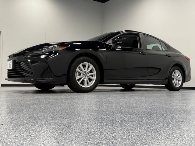 Used 2025 Toyota Camry LE FWD image 3