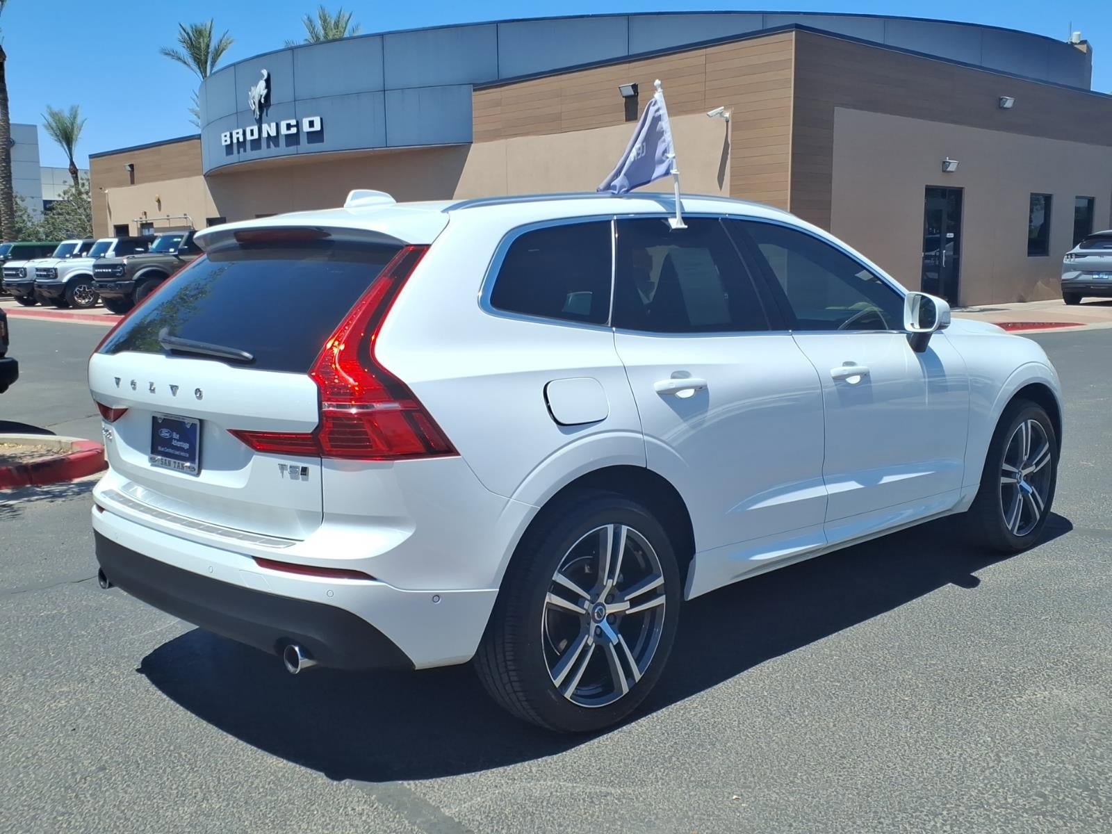 Used 2019 Volvo XC60 T5 Momentum w/ Premium Package AWD/4WD image 4