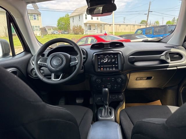 Used 2023 Jeep Renegade Latitude AWD/4WD image 36
