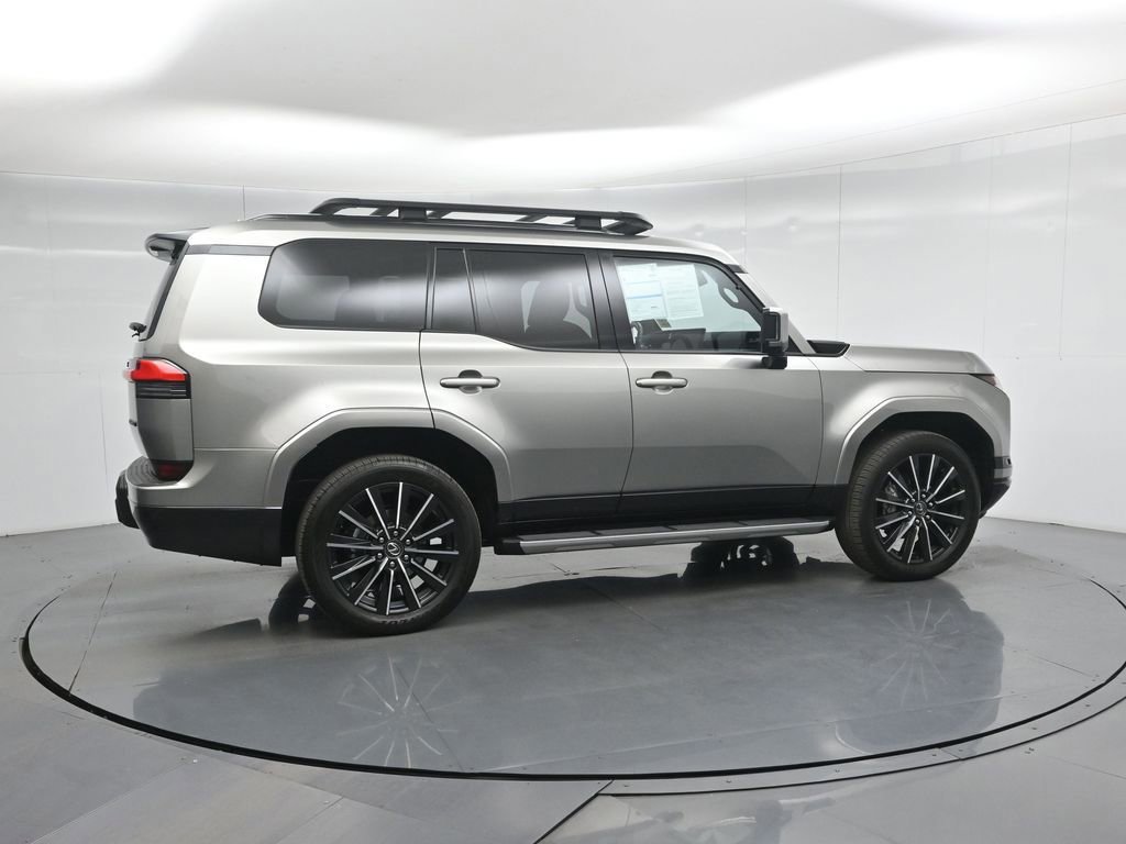 Used 2025 Lexus GX 550 image 11