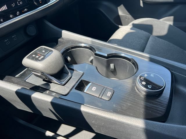 Used 2025 Nissan Rogue SV AWD/4WD image 31