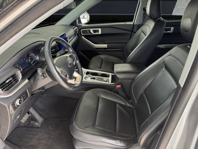 Certified 2022 Ford Explorer XLT w/ Equipment Group 202A AWD/4WD image 9