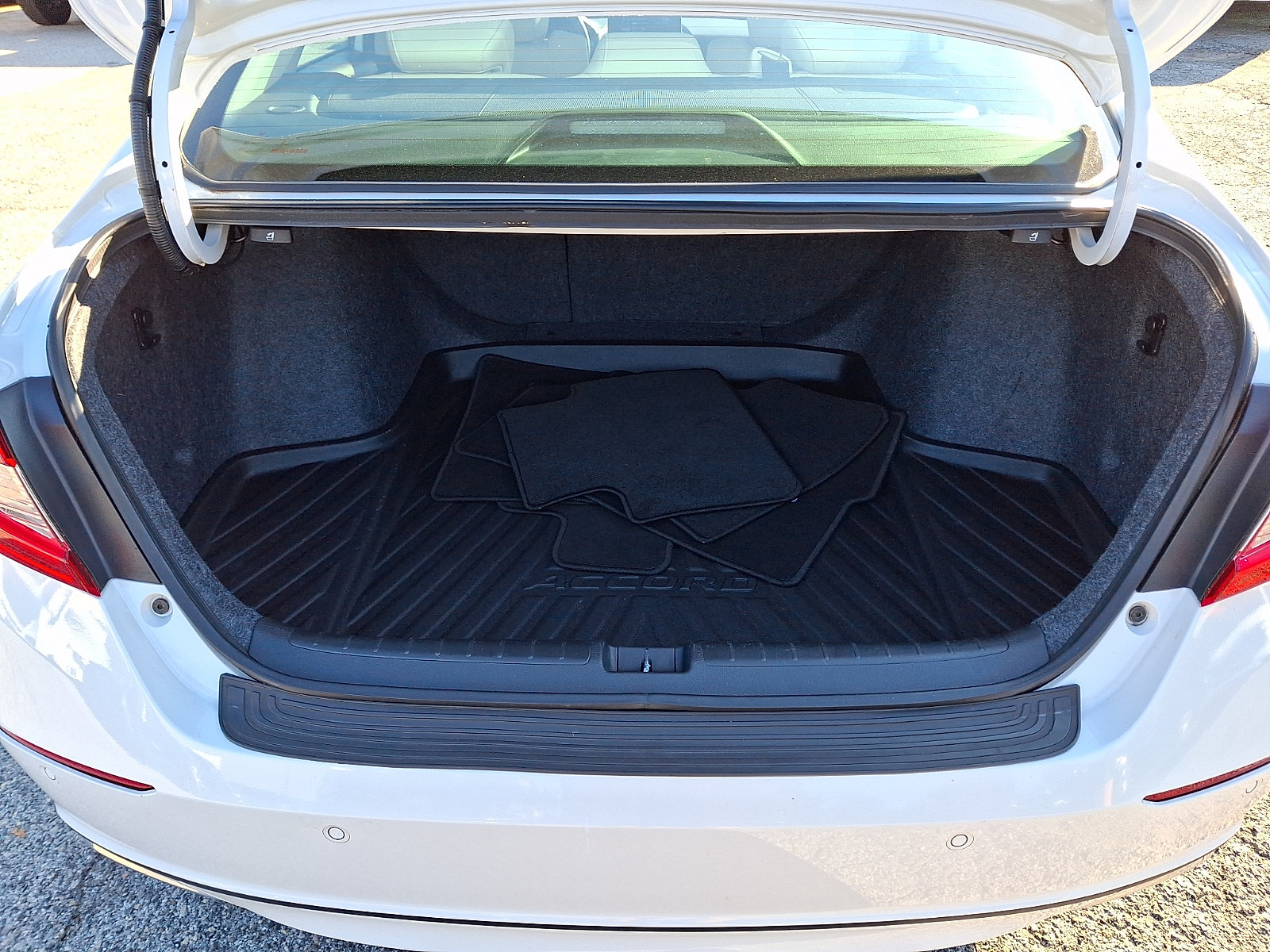 Used 2022 Honda Accord Touring image 33