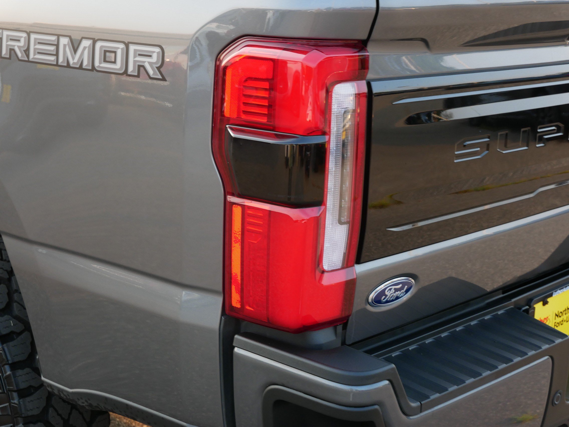 Certified 2025 Ford F350 Platinum w/ Tremor Off-Road Package AWD/4WD image 17