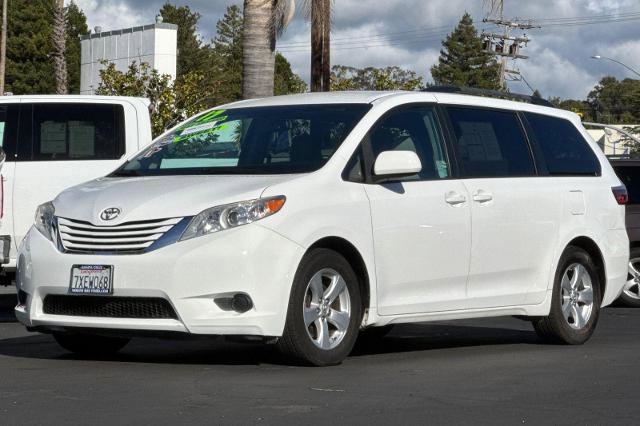 Used 2017 Toyota Sienna LE image 29