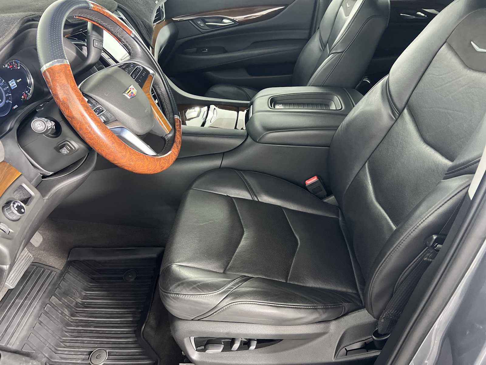 Used 2020 Cadillac Escalade ESV Premium Luxury w/ Escalade Sport Edition RWD image 12