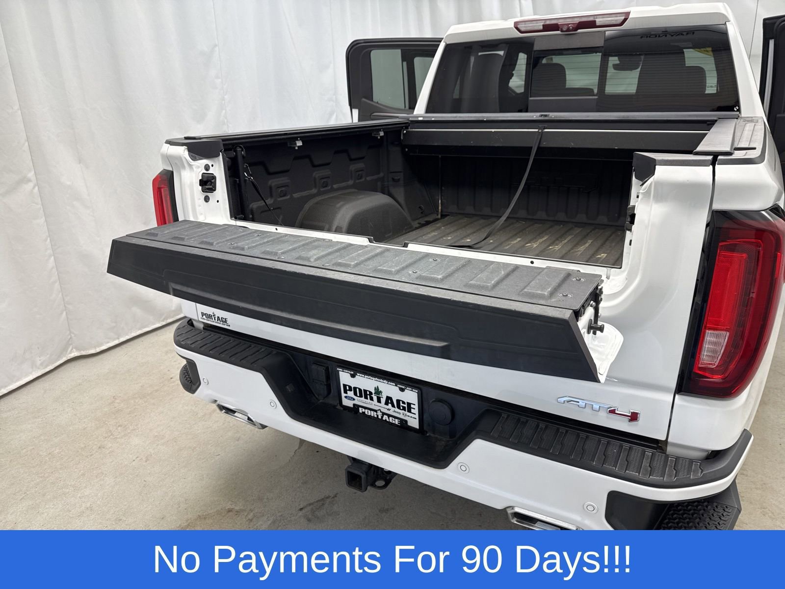 Used 2022 GMC Sierra 1500 AT4 w/ Technology Package AWD/4WD image 45