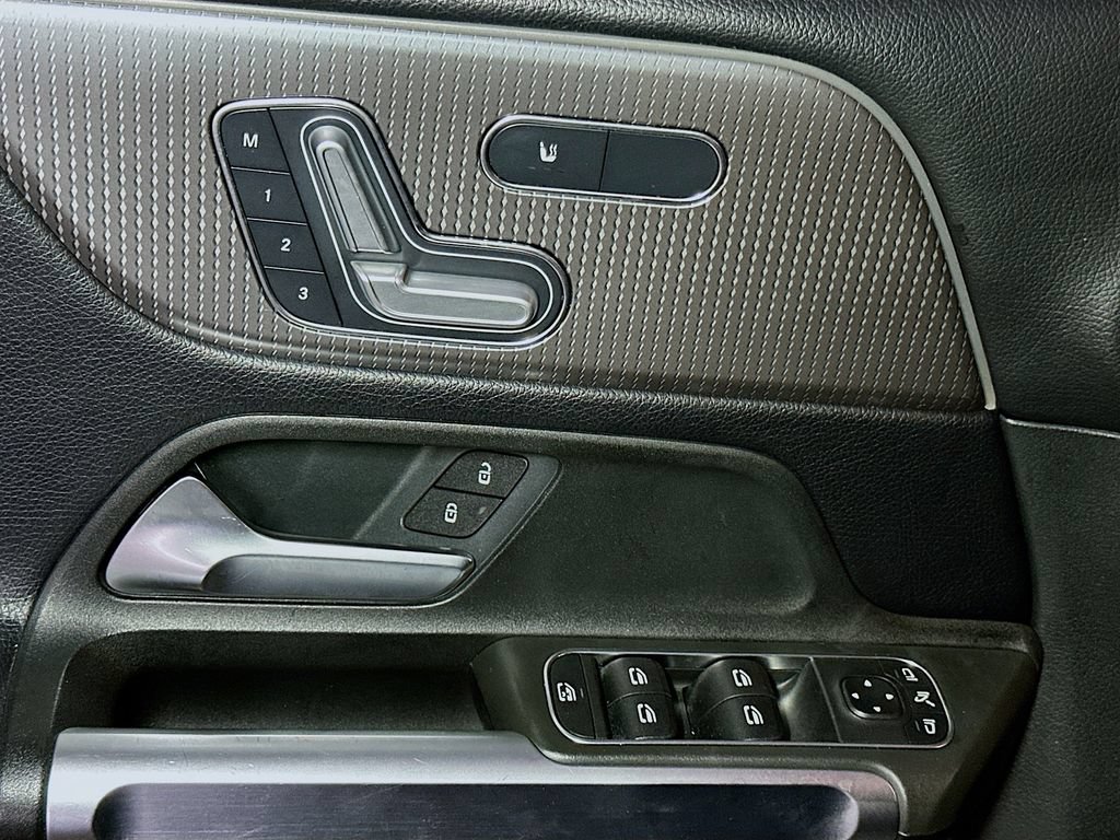 Used 2021 Mercedes-Benz GLB 250 4MATIC image 18