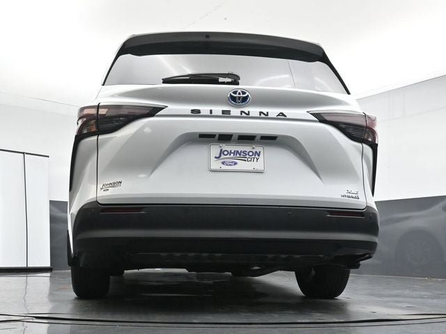 Used 2024 Toyota Sienna XLE FWD image 33