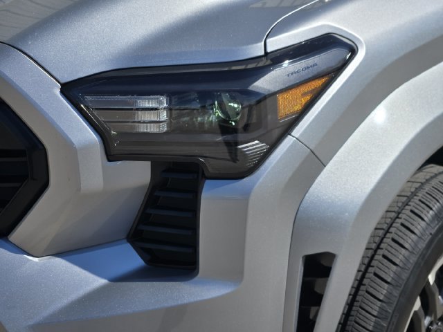 Used 2024 Toyota Tacoma TRD Sport AWD/4WD image 13