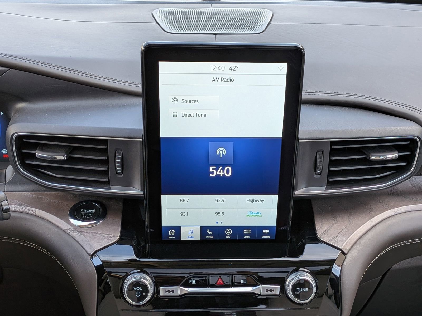 Certified 2023 Ford Explorer Platinum w/ Technology Package image 19