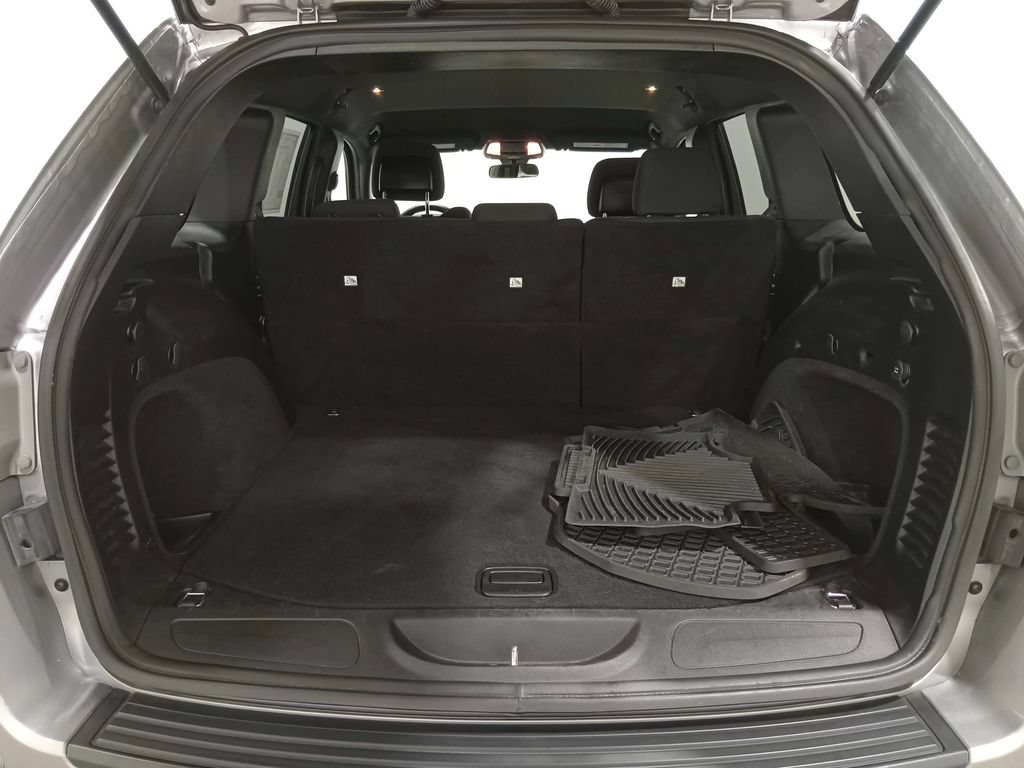 Used 2019 Jeep Grand Cherokee Laredo AWD/4WD image 5