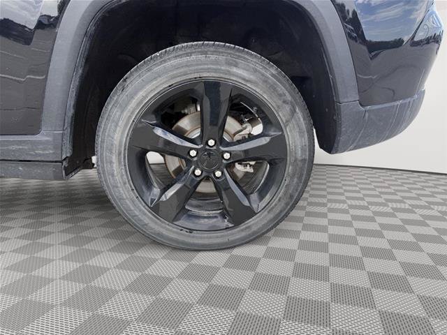 Used 2024 Jeep Grand Cherokee Altitude AWD/4WD image 24