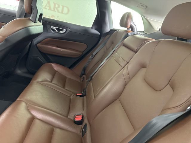 Used 2018 Volvo XC60 T6 Momentum w/ Advanced Package image 13