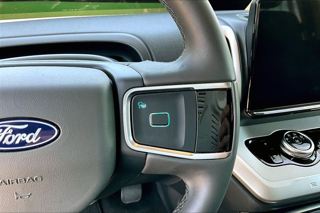 Certified 2025 Ford Expedition Active AWD/4WD image 13