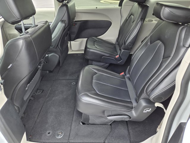 Used 2024 Chrysler Pacifica Touring-L FWD image 10