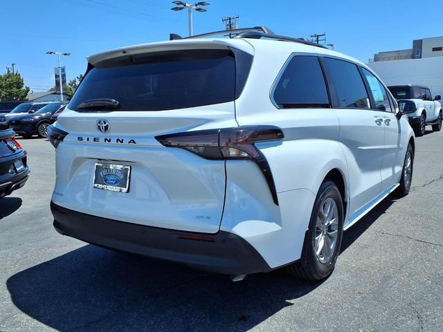 Used 2025 Toyota Sienna XLE w/ XLE Plus Package AWD/4WD image 18