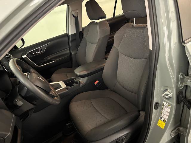 Used 2020 Toyota RAV4 XLE FWD image 17