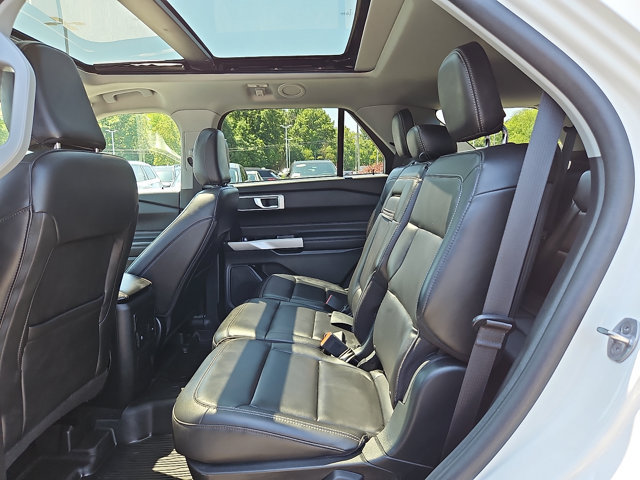 Certified 2023 Ford Explorer XLT w/ Equipment Group 202A AWD/4WD image 17