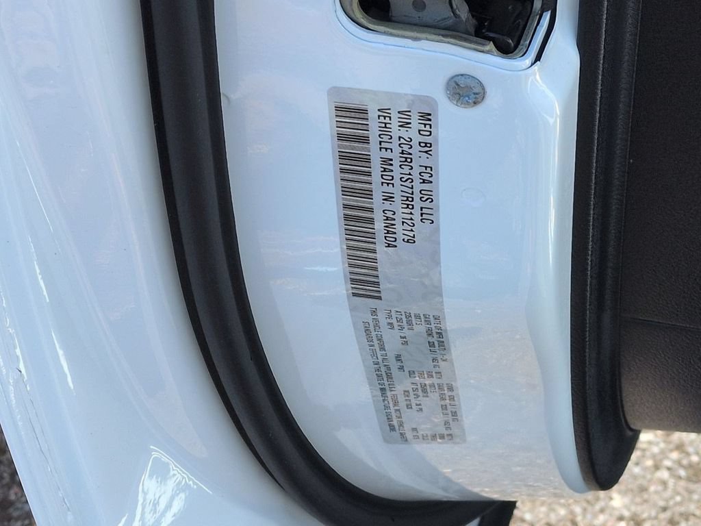 Used 2024 Chrysler Pacifica Limited FWD image 33