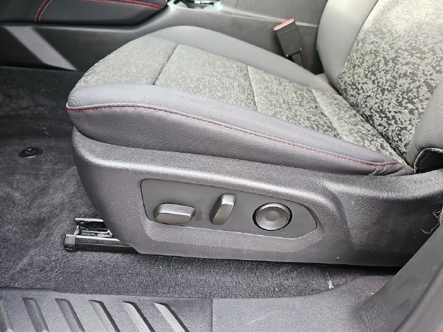 Used 2024 Chevrolet Colorado Z71 w/ Z71 Convenience Package 2 AWD/4WD image 18