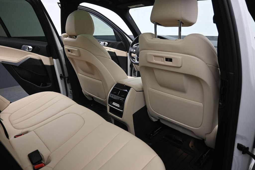 Used 2022 BMW X5 xDrive40i w/ Premium Package AWD/4WD image 12
