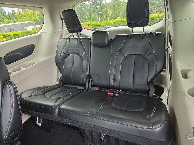 Used 2024 Chrysler Pacifica Touring-L FWD image 30