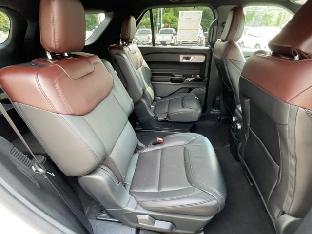 Certified 2024 Ford Explorer Platinum w/ Technology Package AWD/4WD image 34