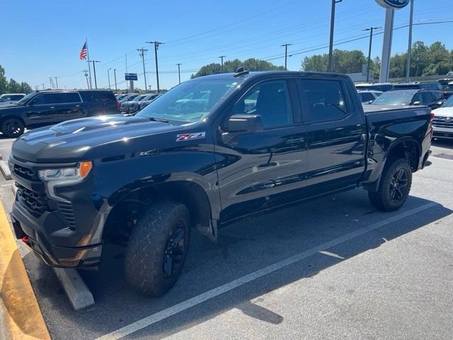Used 2022 Chevrolet Silverado 1500 LT Trail Boss w/ LPO, Dark Essentials Package AWD/4WD image 3