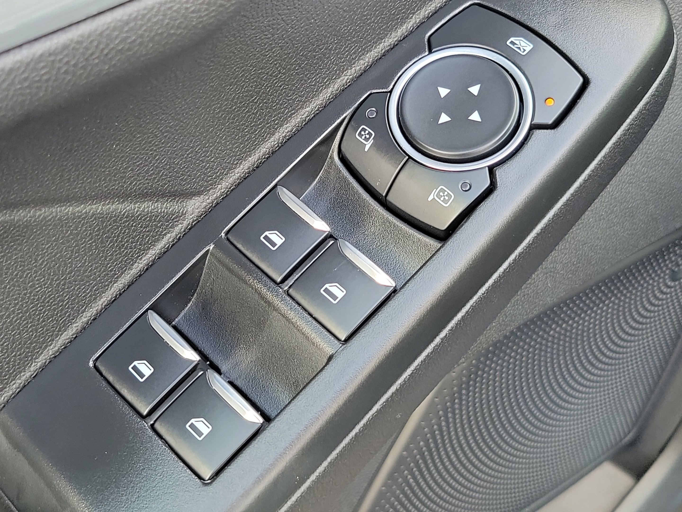 Certified 2025 Ford Escape Platinum AWD/4WD image 19