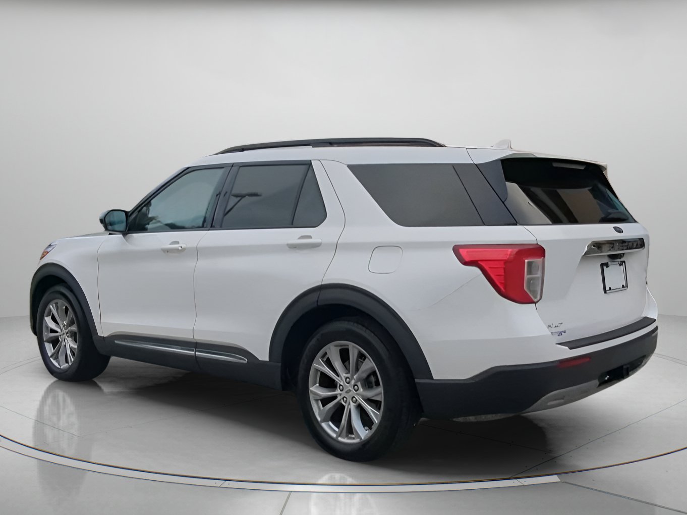 Certified 2023 Ford Explorer XLT w/ Equipment Group 202A RWD image 20