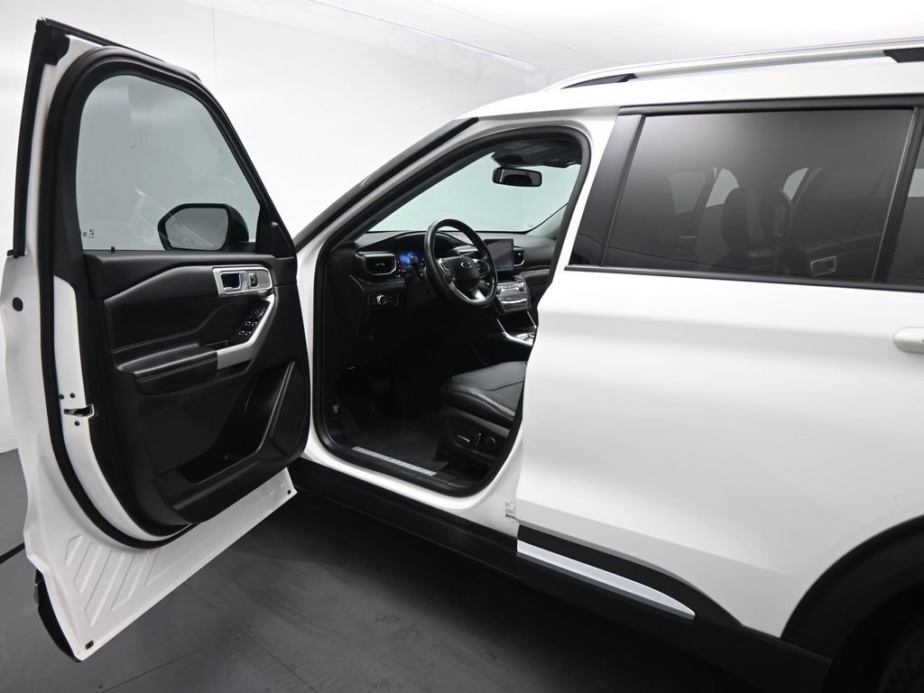 Certified 2020 Ford Explorer Limited w/ Hybrid Equipment Group 310A RWD image 9