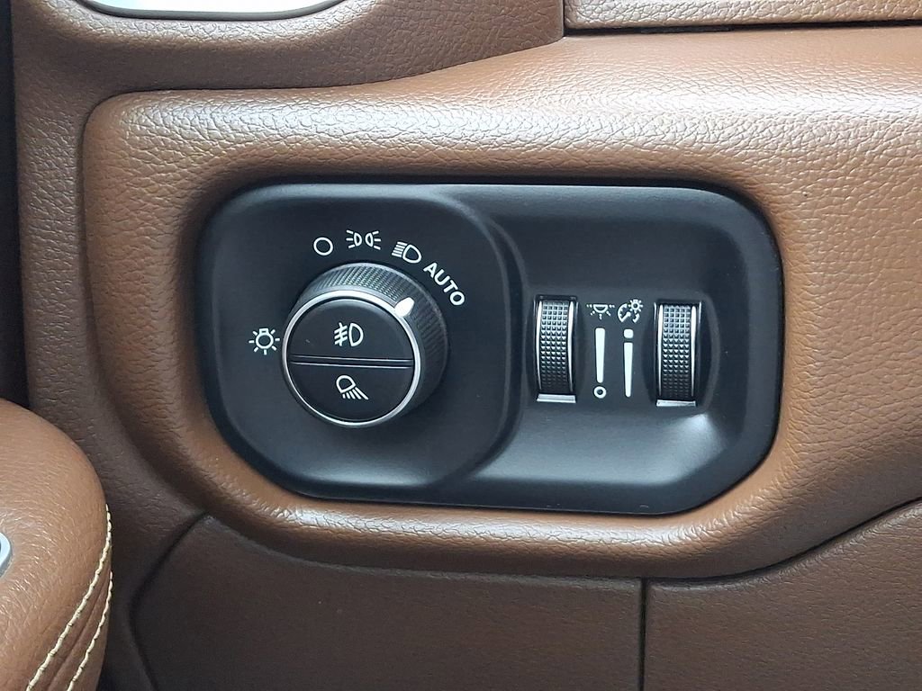 Used 2022 RAM 3500 Laramie AWD/4WD image 23